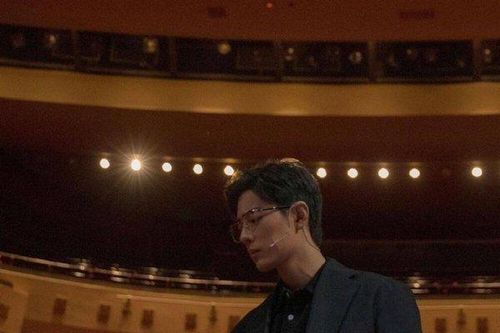 Studio Tiêu Chiến âm thầm đổi ảnh bìa
