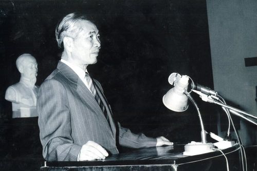 Chủ trương của Bộ trưởng Nguyễn Cơ Thạch về đào tạo đội ngũ cán bộ nghiên cứu