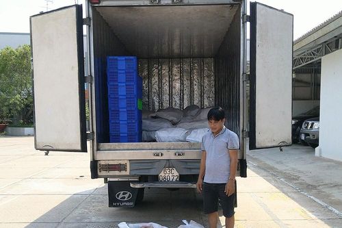 Tạm giữ ôtô tải vận chuyển 1.500kg chả cá không rõ nguồn gốc