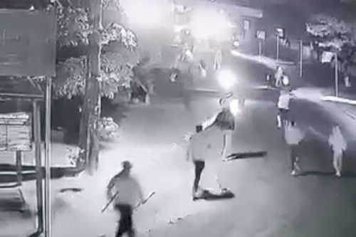 Quảng Ngãi: 2 nhóm côn đồ nổ súng, đuổi chém nhau trong đêm