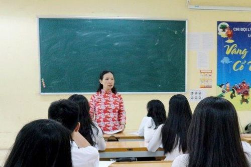 Những nỗi lo 'đính kèm' với đặt hàng, đấu thầu giáo viên