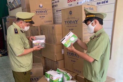 Phú Yên: Tạm giữ lượng lớn khẩu trang, găng tay vải và nguyên liệu chế tạo không có giấy tờ hợp pháp