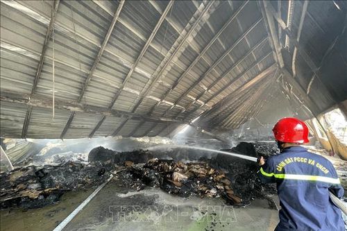 Dập tắt hoàn toàn vụ cháy kéo dài hơn 17 giờ tại Khu công nghiệp Phú Bài