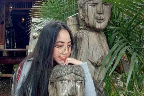 'Mới biết cầm bút tôi thích vẽ, sau này học văn tôi lại thích viết'