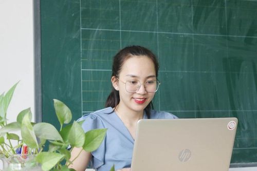 Ôn thi trực tuyến vào lớp 10: Trông chờ vào ý thức tự giác của học sinh