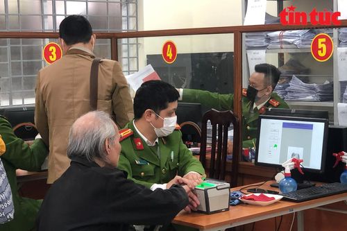 Hà Nội tạm ngừng cấp CCCD gắn chip tại các quận, huyện đang là ổ dịch COVID-19
