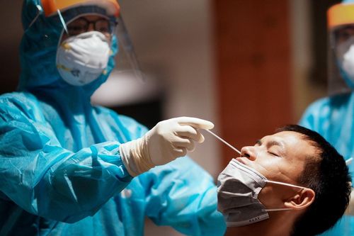 Bắc Ninh xét nghiệm Covid-19 xuyên đêm cho công nhân