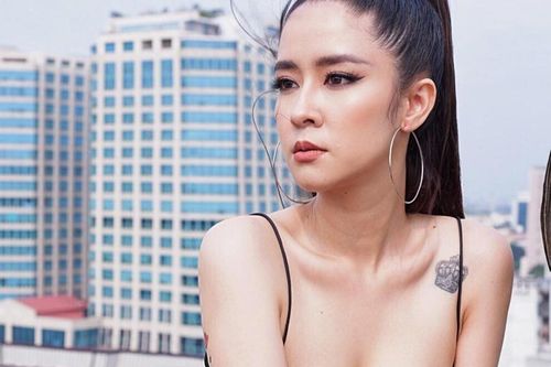 Vẻ đẹp sắc sảo của mẹ bé Cami 'Hướng dương ngược nắng' trong đời thực