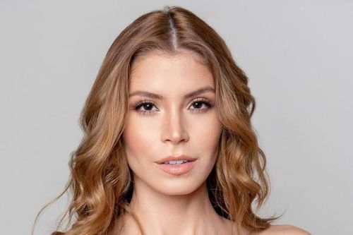 Hoa hậu chuyển giới duy nhất tại Miss Universe 2021 tiết lộ từng bị bạn bè bè bỉu, phun nước bọt