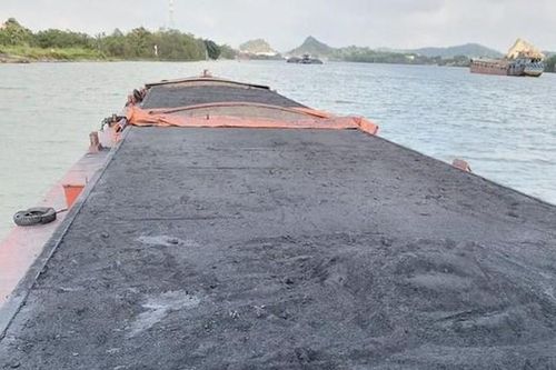 Quảng Ninh: Bắt giữ tàu vận chuyển 800 tấn xít xay không có nguồn gốc