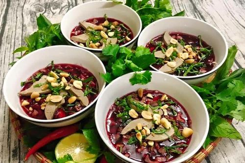 Cách làm tiết canh củ dền ngon chẳng kém hàng thật