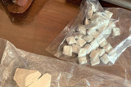 Bắt quả tang người phụ nữ tàng trữ, mua bán 45 gói heroin