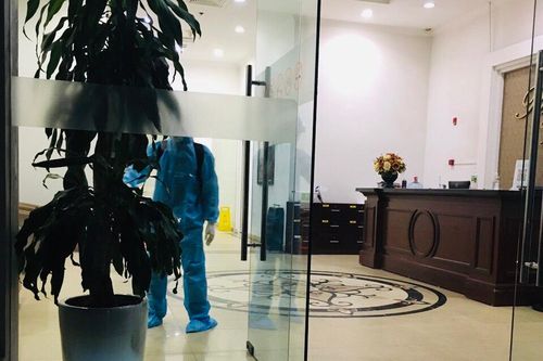 Bệnh nhân Covid-19 ở Royal City từng đến ngân hàng, phòng tập, đi chơi golf