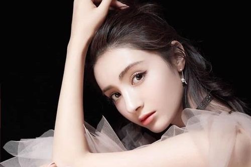 'Hàm Hương' Mạch Địch Na mang thai lần hai