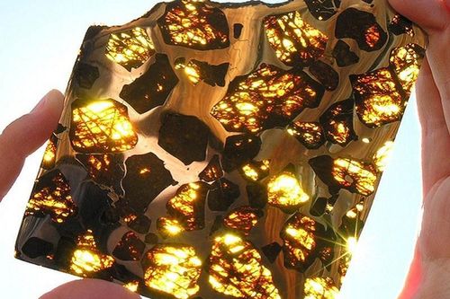 Bí ẩn nguồn gốc 'báu vật vũ trụ' lấp lánh rơi xuống Trái đất