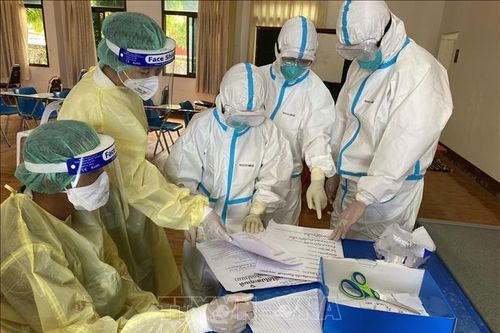 Thủ tướng Lào yêu cầu mua thêm vaccine và đẩy nhanh tiến độ tiêm chủng