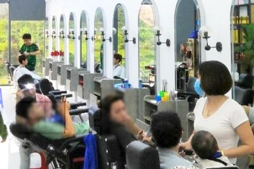 Xử phạt tiệm làm tóc vi phạm quy định phòng chống dịch Covid-19