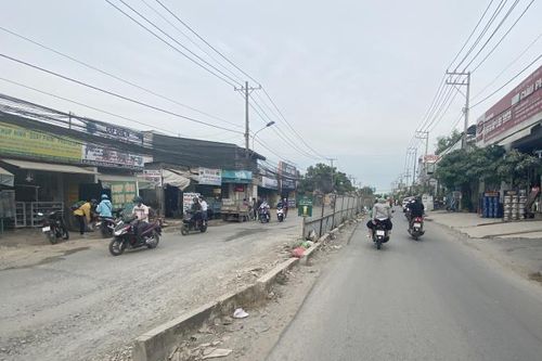 TP.HCM yêu cầu tháo dỡ rào chắn đường Lương Định Của do thi công 6 năm chưa xong