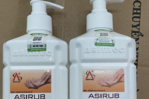 Phát hiện 300 chai nước sát khuẩn nghi giả mạo ở chợ thuốc lớn nhất Hà Nội