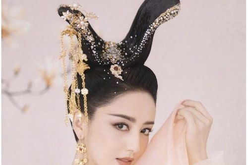Vì đâu Đồng Lệ Á chững lại trong sự nghiệp?
