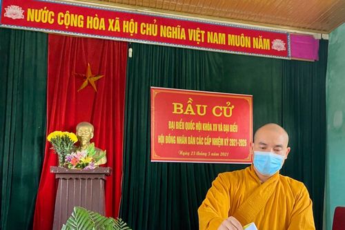 Nghệ An: Tăng Ni, Phật tử các tự viện tham gia 'ngày hội' bầu cử