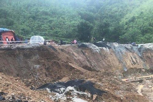 Sạt lở tuyến đường liên xã, gây ách tắc giao thông
