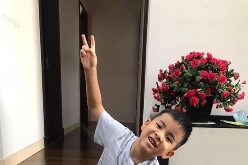 Ai ngoan, ở trong nhà!