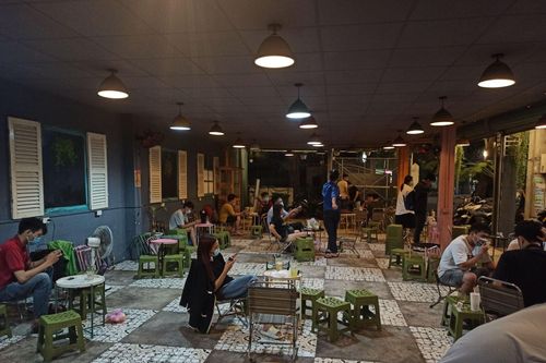 Nhà hàng, cà phê ở TP Hồ Chí Minh bị phạt vì mở cửa đón khách vào ăn uống