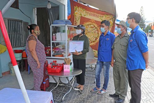 An Khê: Tổ Covid cộng đồng 'đi từng ngõ, gõ từng nhà, rà từng người'