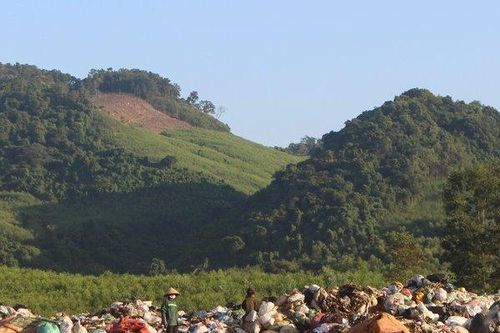Bãi rác gây ô nhiễm môi trường, hành hạ người dân ngày đêm