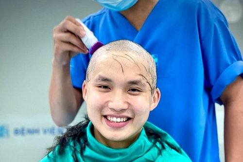 Nụ cười thanh xuân vào 'tuyến lửa' chống dịch Covid-19