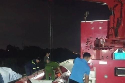 Hà Tĩnh: Phát hiện ba vết đạn ở đầu thi thể thầy giáo nhảy cầu Bến Thủy