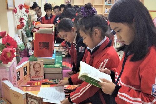Giáo dục đạo đức, lối sống cho học sinh qua Tủ sách Bác Hồ