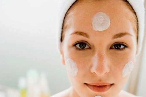 Không dùng kem dưỡng ẩm bạn sẽ hối hận cả đời
