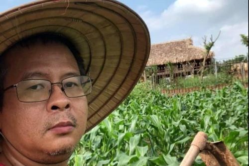 Thầy giáo dạy online, bán ruộng ngô để ủng hộ Bắc Giang chống dịch
