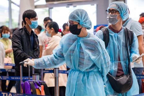 Chỉ khai thác tối đa 63 chuyến bay khứ hồi ở Tân Sơn Nhất