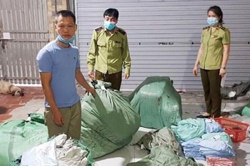 Hà Nội: Thu giữ hàng nghìn chiếc áo chống nắng 'dởm'