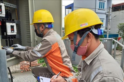 Tiêu thụ điện cao kỷ lục do nắng nóng