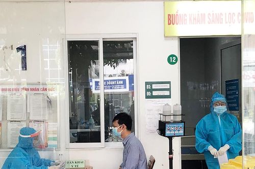 2 nhân viên y tế của Bệnh viện Thanh Nhàn mắc Covid-19