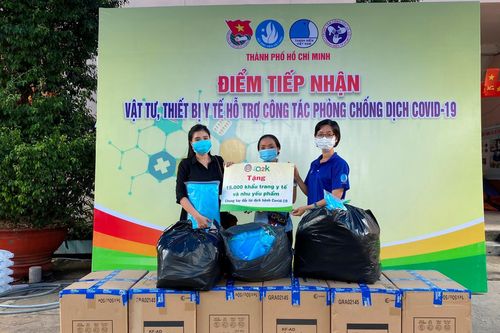 TP.HCM: Câu Lạc bộ Hạnh Nguyện tặng khẩu trang, quà đến tuyến đầu chống dịch