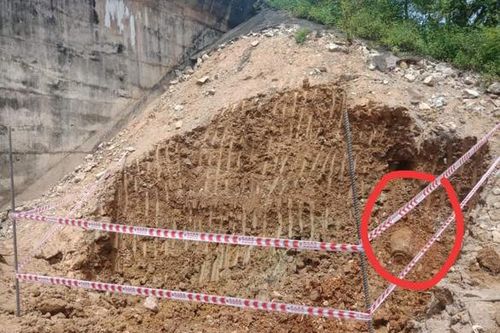 Di dời thành công quả bom sát đường sắt Bắc - Nam