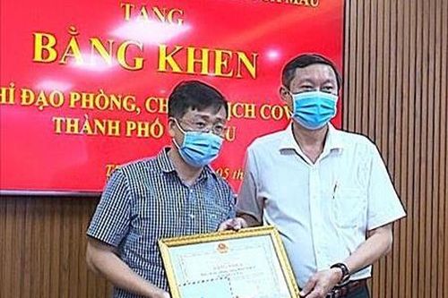Khen thưởng Ban chỉ đạo phòng, chống dịch COVID-19 TP Cà Mau