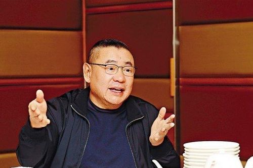 Ông chồng quốc dân vung tiền biến vợ thành tỷ phú thế giới