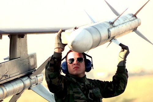 Tên lửa AIM-120 và cuộc cách mạng trong vũ khí đối không tầm xa