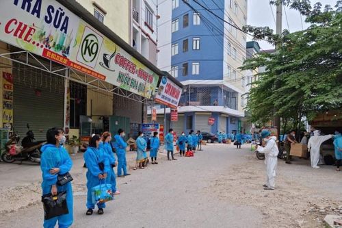 Bắc Giang: Chuyển gần 7.000 công nhân khỏi 'điểm nóng' Núi Hiểu
