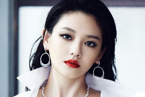 'Vụ Từ Hy Viên thông báo ly hôn là hài hước ở showbiz'