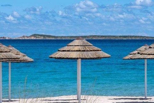 Choáng váng khách du lịch lấy cát ở bãi biển Italy bị phạt gần 100 triệu đồng