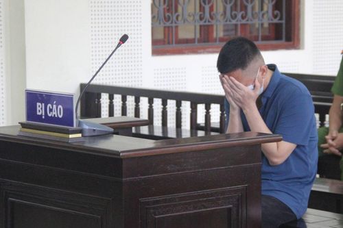 Nổi máu 'anh hùng' bênh bạn gái, người đàn ông đâm chết người