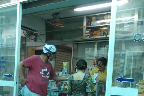 TP Hồ Chí Minh khuyến cáo người dân không tự đi mua thuốc khi sốt, ho, mất khứu giác