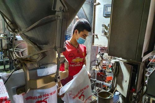 Bắc Giang: Khôi phục sản xuất, công nhân được chăm lo chu đáo